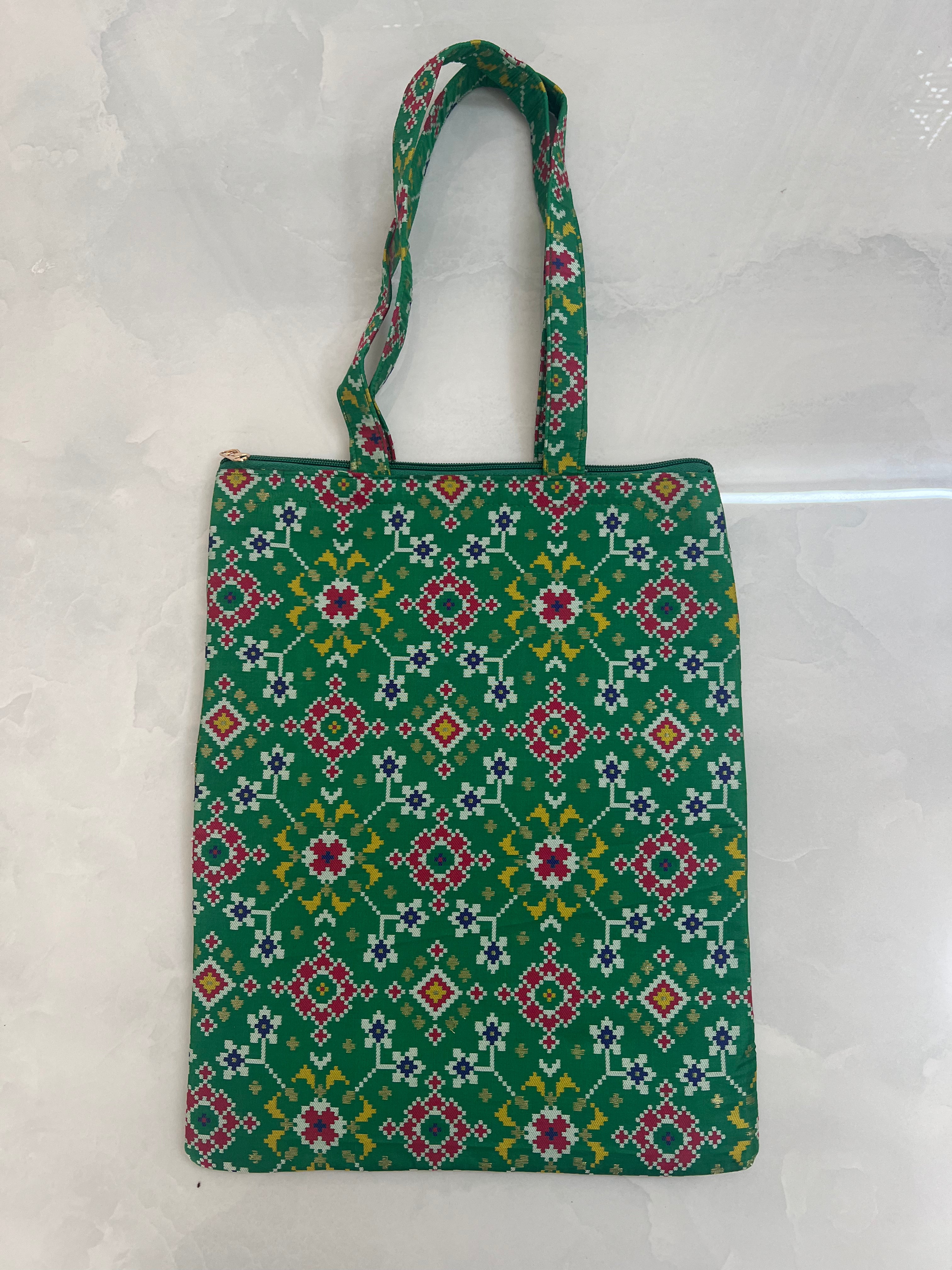 Patola print tote bag in parrot green
